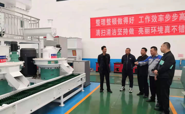 黑龍江省人大代表到山東金格瑞考察農(nóng)林生物質(zhì)鋸末顆粒機(jī)項(xiàng)目 黑龍江省人大代表到山東金格瑞考察農(nóng)林生物質(zhì)鋸末顆粒機(jī)項(xiàng)目