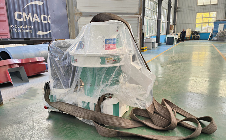 顆粒機單機時產(chǎn)量可以達到0.7-1噸,一天按照10小時計算,可以產(chǎn)出7-10噸成品顆粒,按照1噸顆粒最低100元錢利潤來計算,一天的利潤可以達到700-1000元。 顆粒機單機時產(chǎn)量可以達到0.7-1噸,一天按照10小時計算,可以產(chǎn)出7-10噸成品顆粒,按照1噸顆粒最低100元錢利潤來計算,一天的利潤可以達到700-1000元。