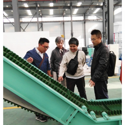 泰國(guó)客戶來我公司考察木屑顆粒機(jī)生產(chǎn)線